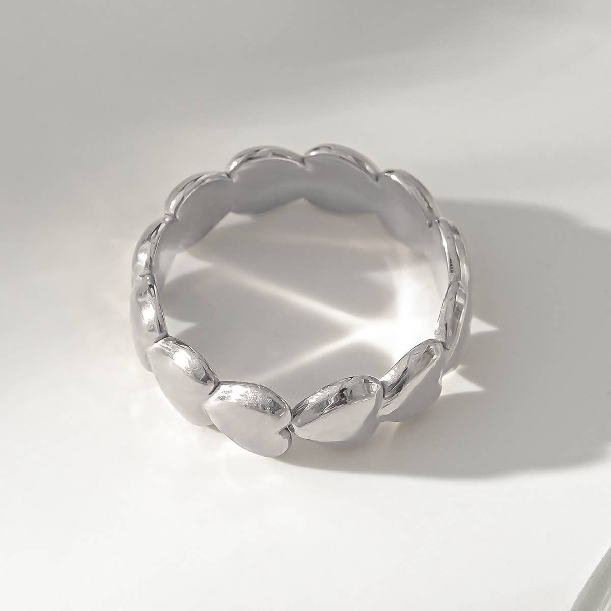 Ring aus vielen kleinen Herzen