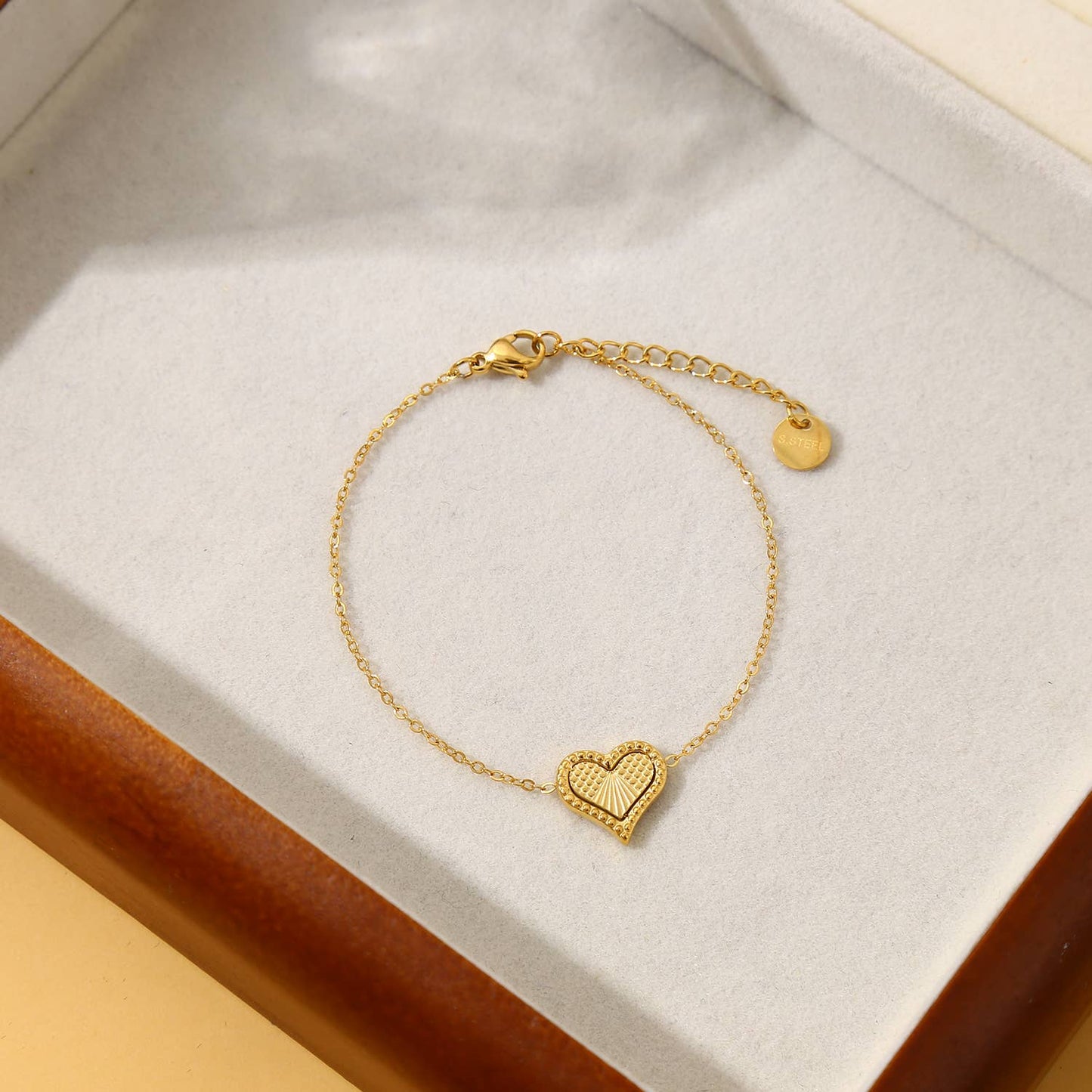Goldenes Herzkettenarmband