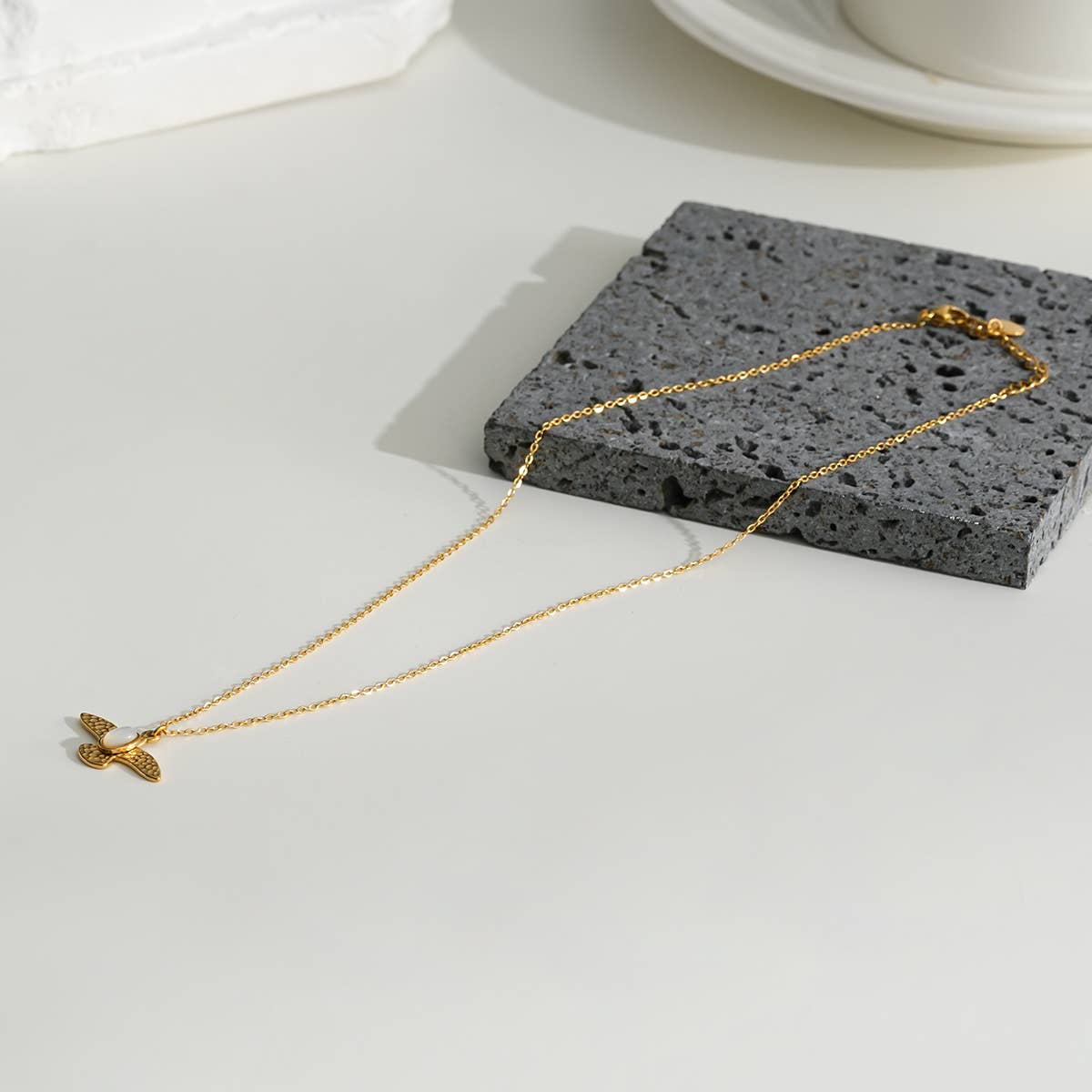 Halskette mit Vogelanhänger