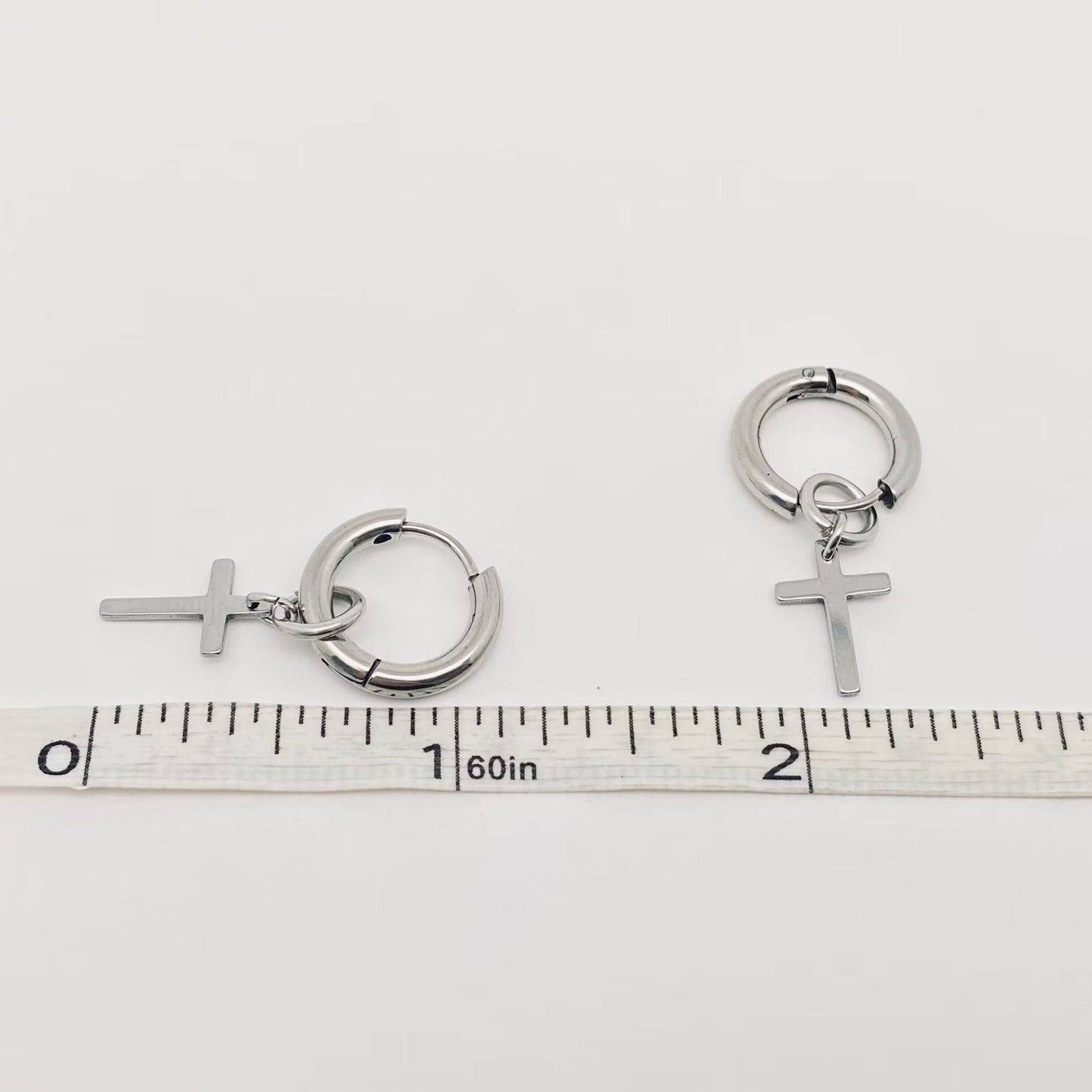 Hoops mit Kreuzanhänger aus Edelstahl