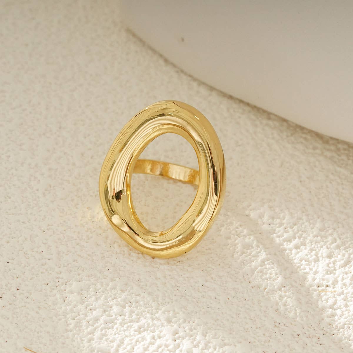 Goldener Ring mit Kreis | M