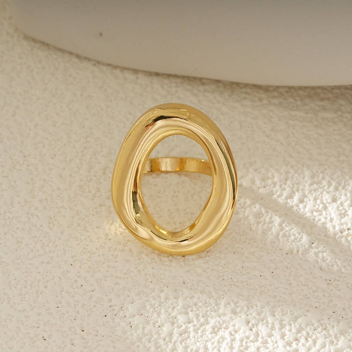 Goldener Ring mit Kreis | M
