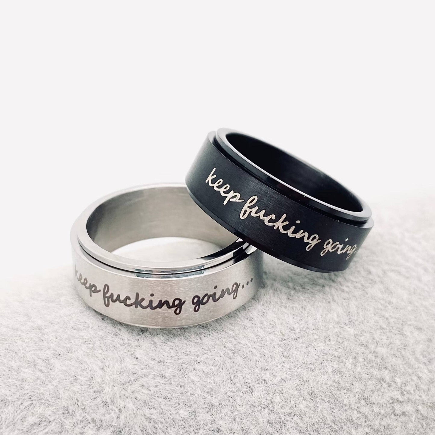 Drehbarer Edelstahlring „Keep Fcking Going“