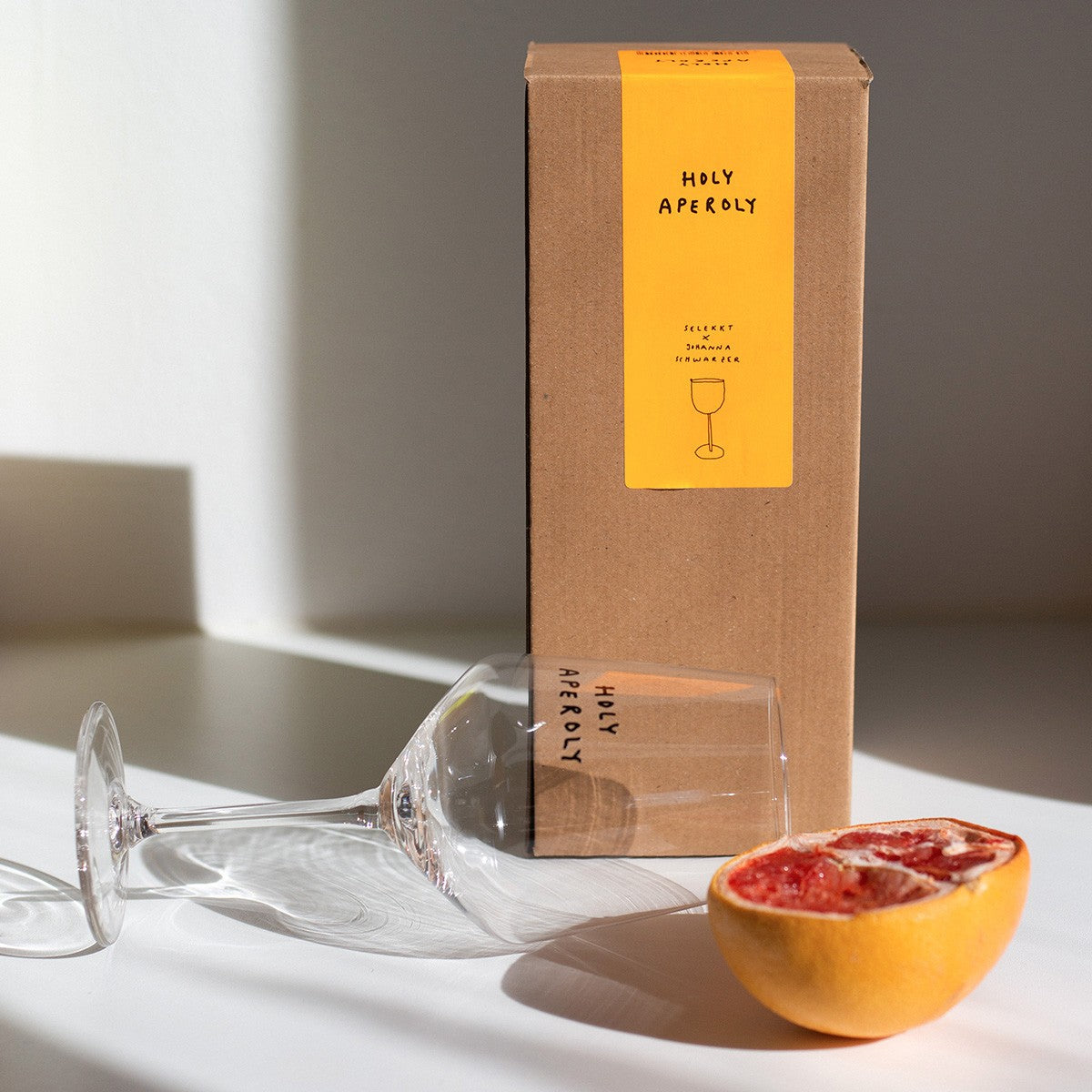 Weinglas Holy Aperoly Johanna Schwarzer x selekkt