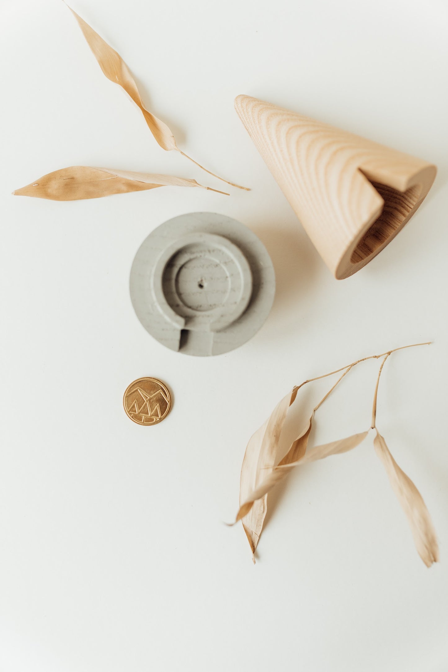 Räucherberg Holz-Beton-Mix hell