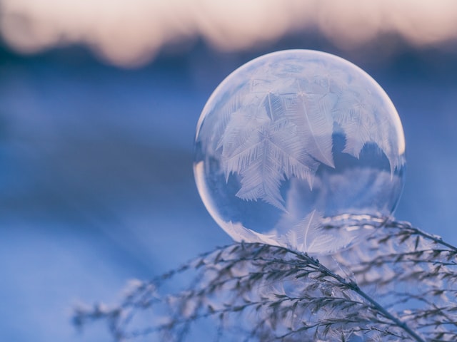 Baby, it´s getting cold outside.