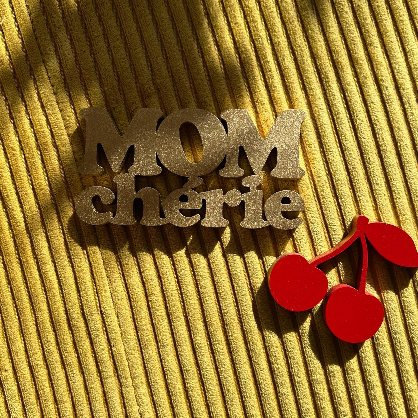 Schriftzug "Mom Cherie"