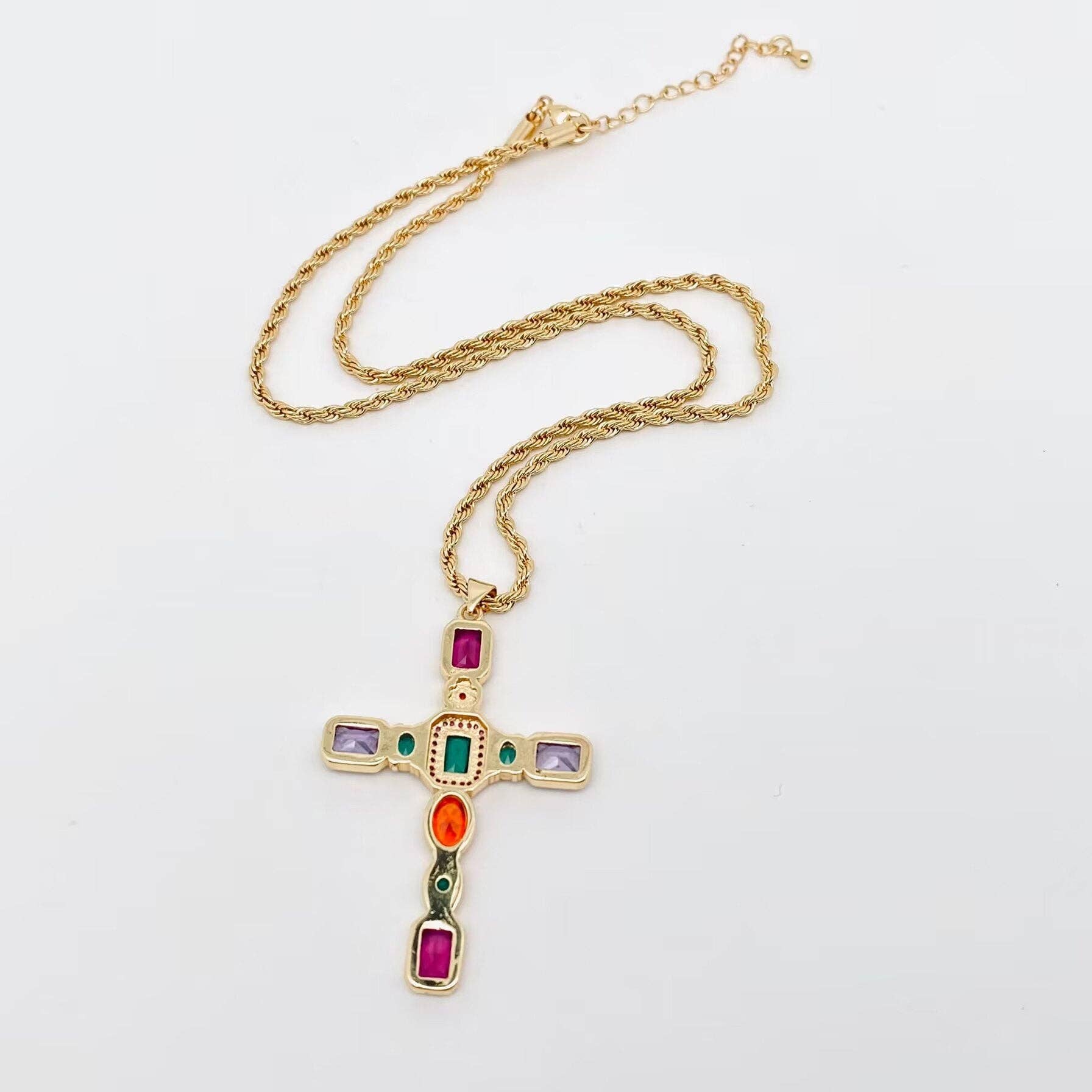 Halskette mit Zirkonia-Kreuz