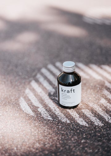 flasche kraft in sonnenschein, natur, biogetränk, nährstoffe
